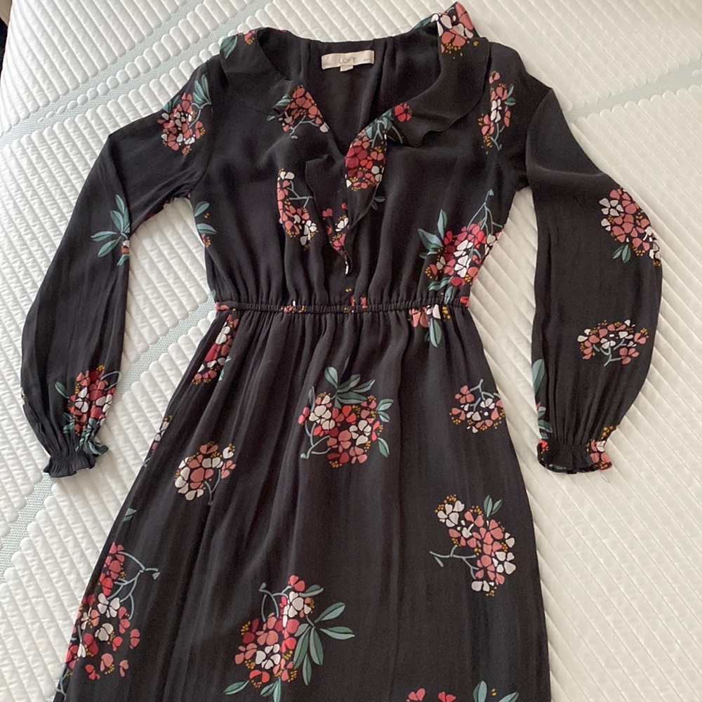 Ann Taylor LOFT maxi dress XS charcoal gray mauve floral pattern